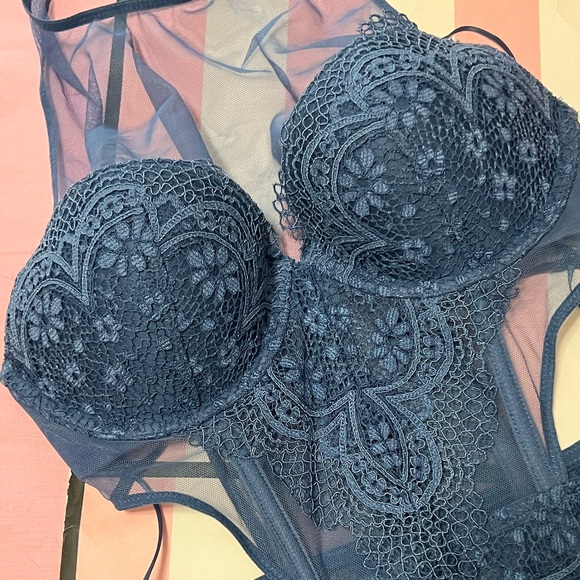 Sexy Victoria's Secret Garter Slip Blue 34C Archives VERY RARE NWT - Picture 2 of 5